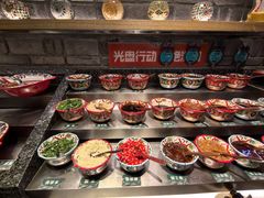 -老牌坊云南鱼豆花火锅(哈西万达店)