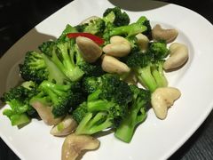 西兰花炒菱角-刘胖子家常菜·蹄花焖藕(中南店)