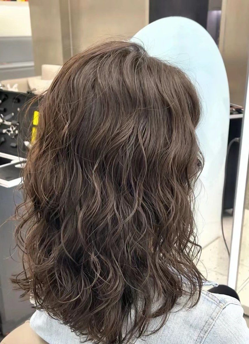 没想到中长发女士烫法式卷这么好看