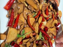花椒芽炒见手青-一坐一忘云南菜(三里屯店)
