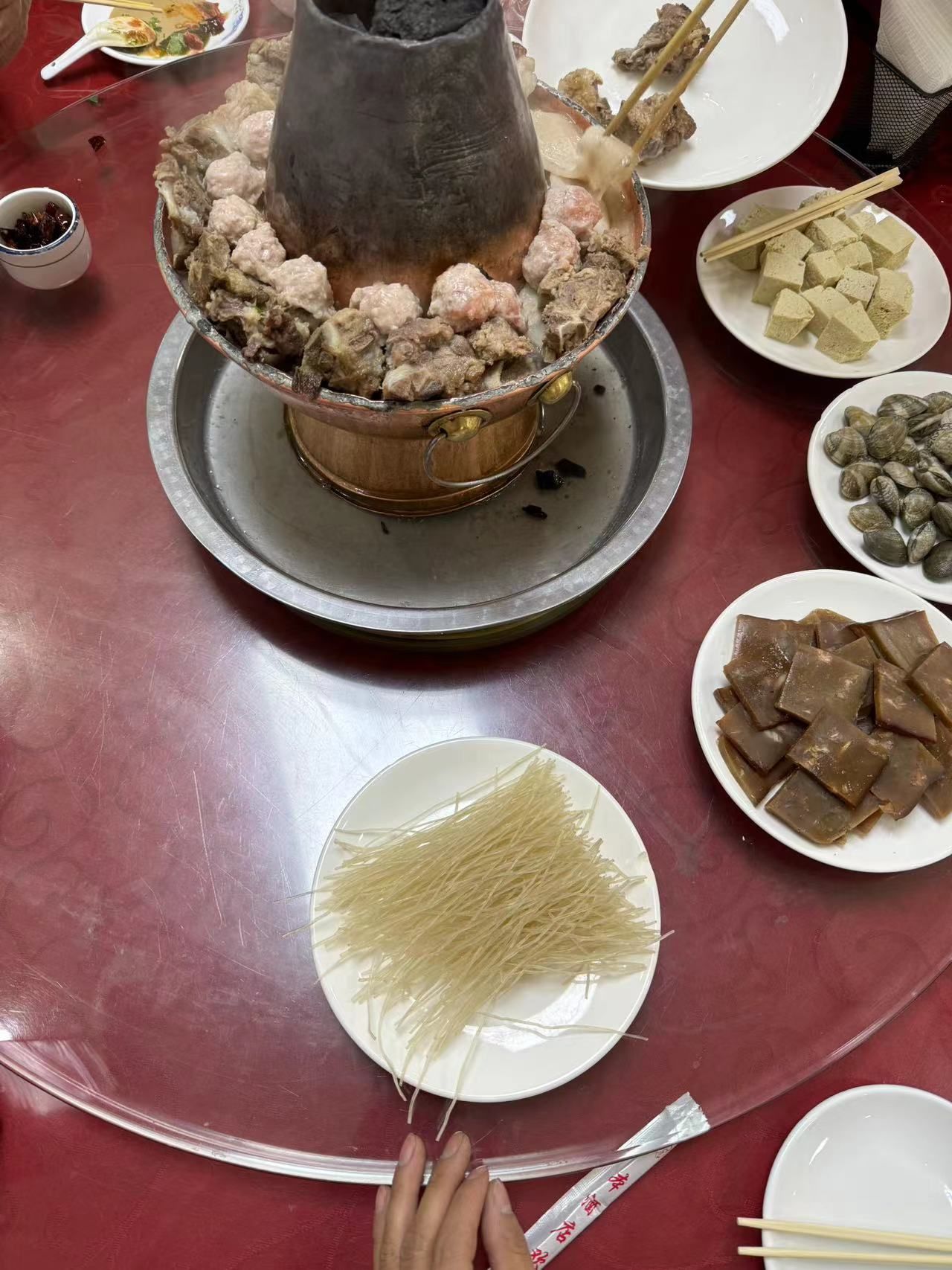 山海关清和浑锅店这里的浑锅独具特色,选用