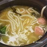 均价大概15元一份，三鲜的麻辣的味道都有