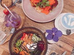 Spicy&nbsp;Salmon&nbsp;Poke&nbsp;Bowl-FLOVIE FLORIST CAFE