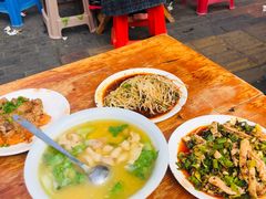 拌豆芽-叶老大肥肠