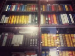 -钟书阁(松江泰晤士小镇店)