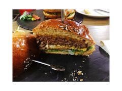 -HIGH FIVE哈福手工汉堡(桂林路店)