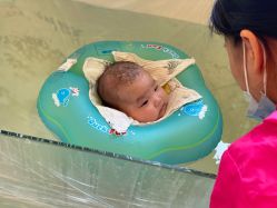 -欢乐悠游婴儿游泳(金碧花园店)