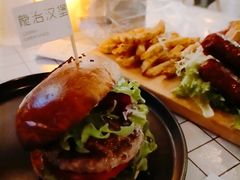 芝心手打牛肉堡-龙治汉堡(中华城店)
