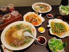 -大头虾越式风味餐厅(光明广场店)