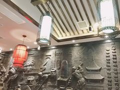 -沪小二炭火蛙锅(淮海中路美食不夜城店)