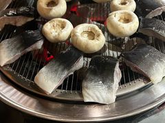 -围炉肉舍•炭烤活鳗•丹东海鲜烤肉(步行街店)