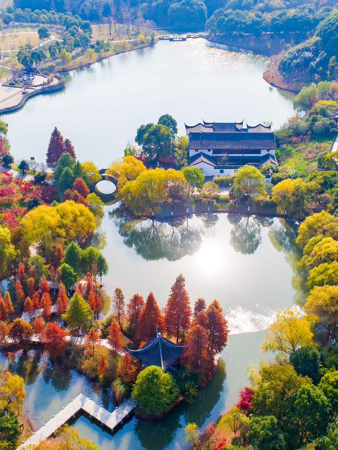 美得让人措手不及?\\n香山因西施上山采香而出名\\n苏州自驾一小时