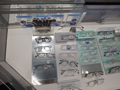 -光明眼镜·蔡司授权(徐泾店)