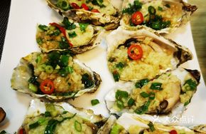 Charcoal-Grilled Rushan Large Oysters