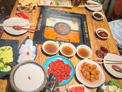 -老牌坊云南鱼豆花火锅(爱建店)