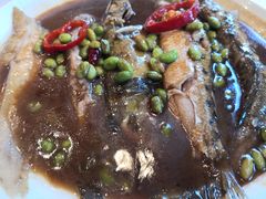 红烧杂鱼-鸿运酒楼