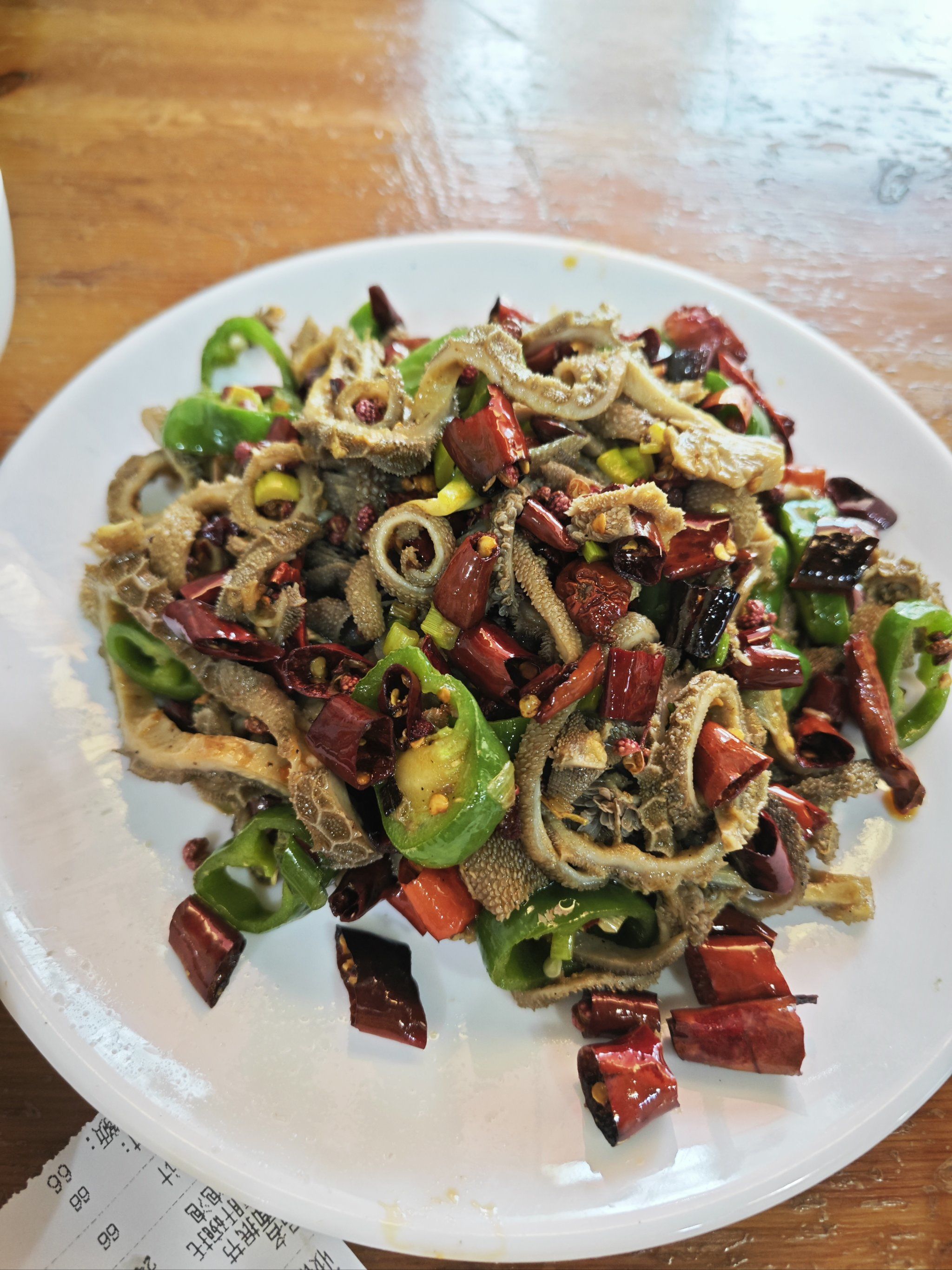 已经有点坐不下了,菜品种类很多, 都是陕北的特色菜