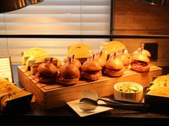 小汉堡-北京王府井希尔顿酒店·万斯阁西餐厅