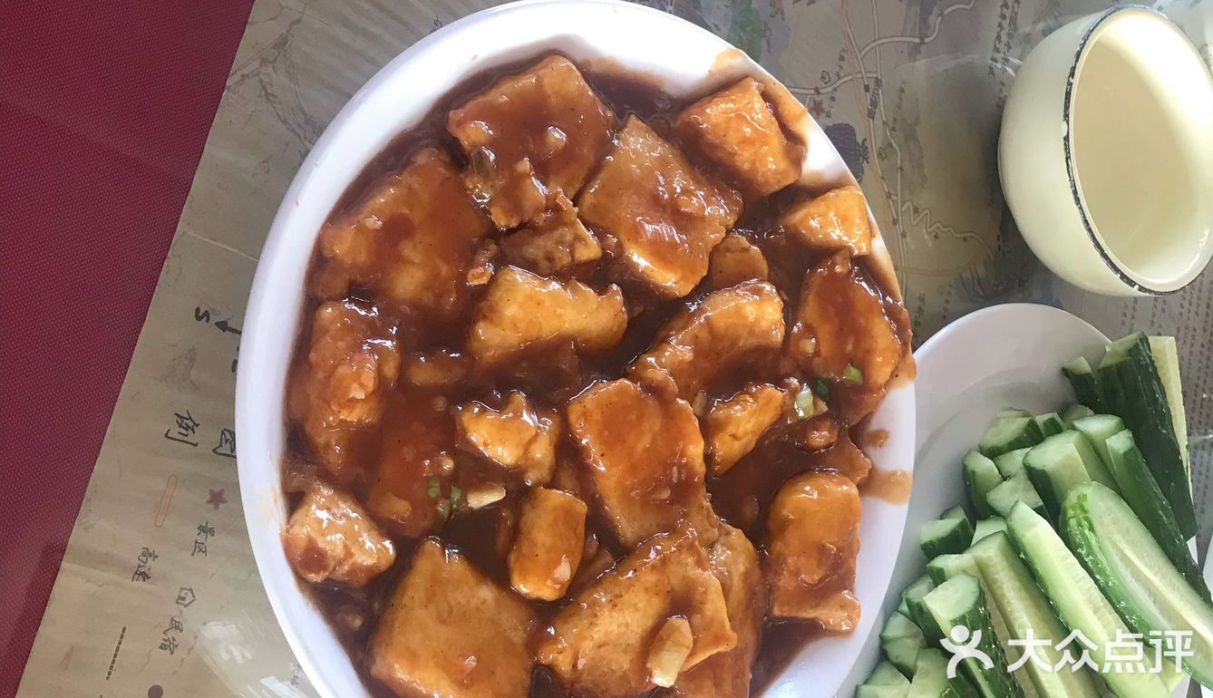 今天来龙庆峡看冰灯，附近找了一圈饭店