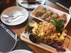 -Chom Cafe and Restaurant