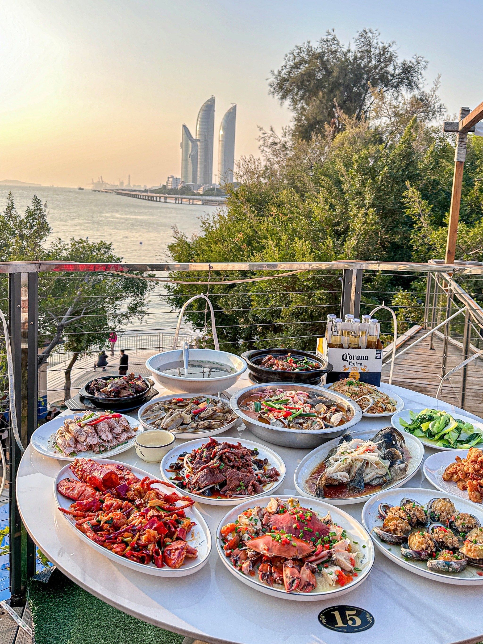 来厦门吃海鲜就应该选这样的海景餐厅呀!