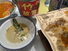 -刘姐啤酒鱼民族演艺餐厅(西街总店)