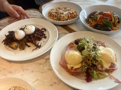 -ROAST coffee & eatery