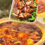 这朴实的牛杂煲肉都堆出来了…广州人这么能吃辣的吗⁉️  