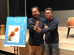 手作课做的饭勺和老师合影-北京三里屯CHAO酒店