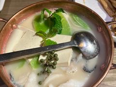 酸汤嫩鱼片-小大董·烤鸭(凤凰汇店)