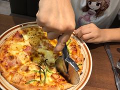 鸡肉培根双拼披萨-萨莉亚意式餐厅(常州环球港店)