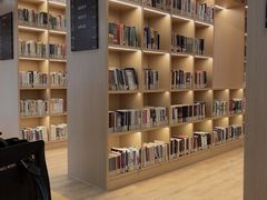 -漕河泾街道图书馆(漕河泾社区文化活动中心店)