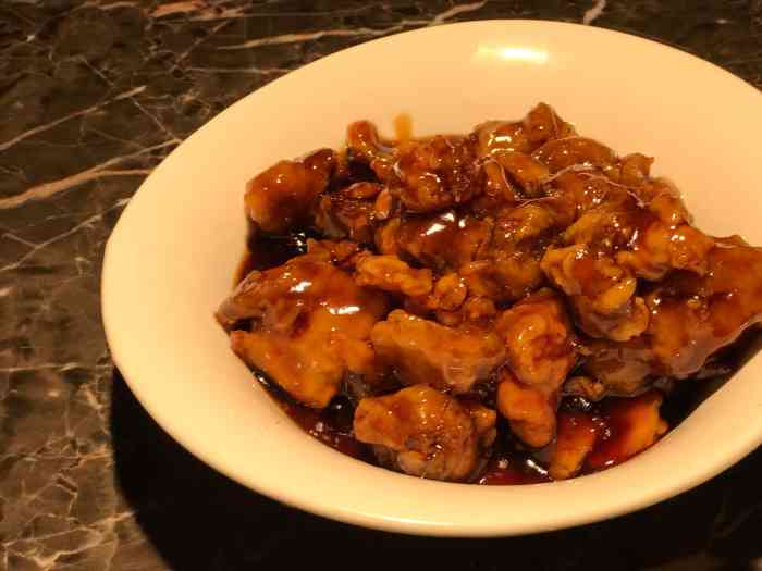 新白鹿餐厅(世博源店)-"新白鹿餐厅一直是亲民的餐厅,菜品的价格实.