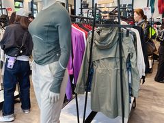 -lululemon(比斯特购物村店)