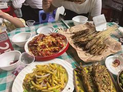 -老街烧烤大排档·地道湖北菜·龙虾馆(汉口火车站店)