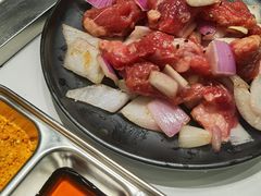 -山野的朋友露营炭火烤肉