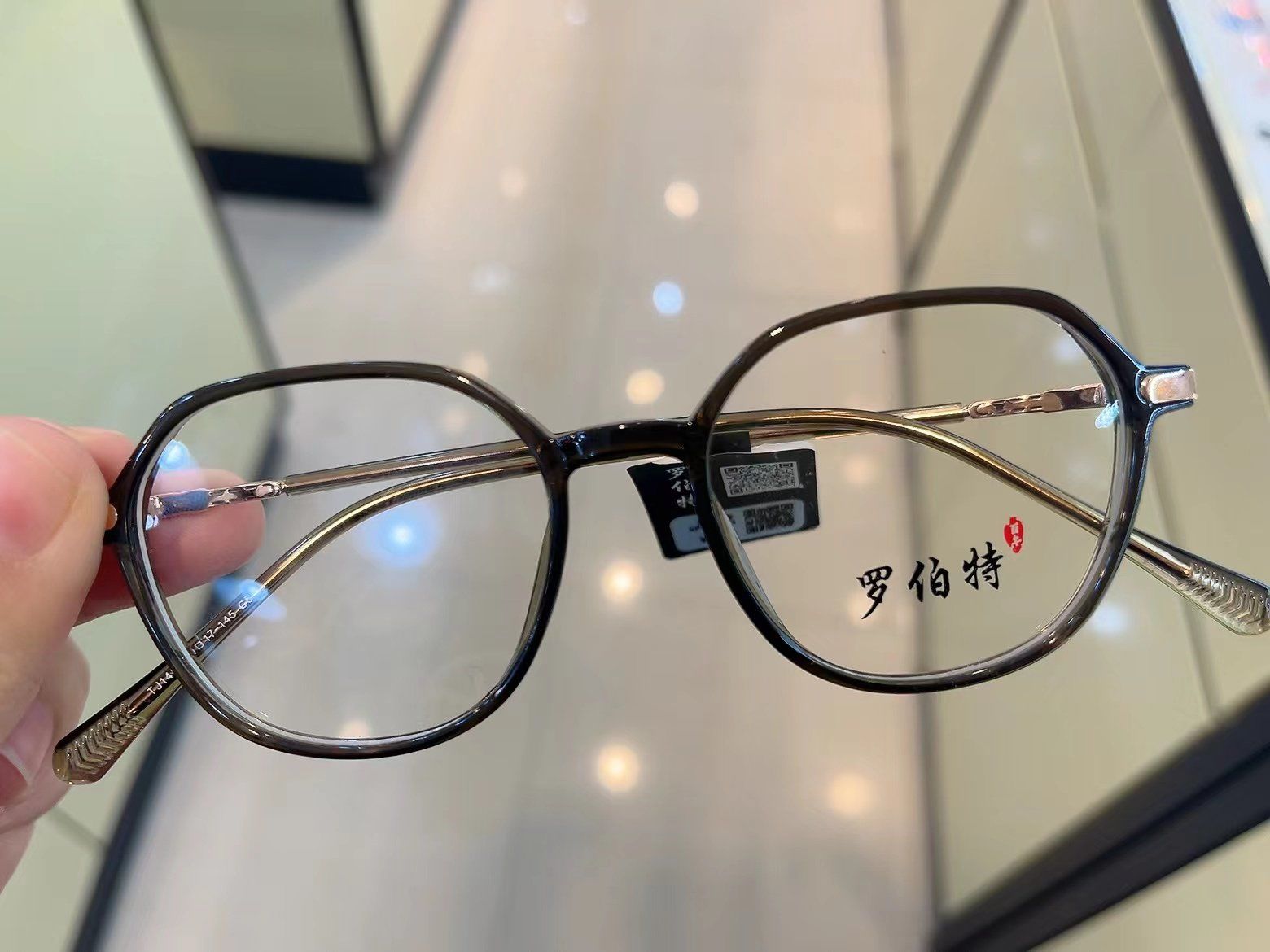 黑色粗框眼镜 金属镜腿