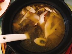 酸菜野菌汤-漫山居私汤民宿全竹宴