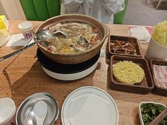 五指毛桃清远鸡煲-菌小白火锅(时尚天河店)
