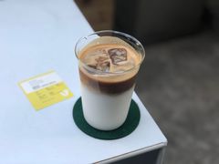 -彳亍咖啡·这里(水湾路店)