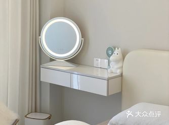 ︎化妆桌界中的扛把子，现在一般的化妆桌都是独立设计