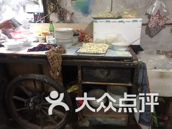 无名馄饨摊