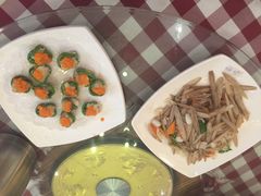 蟹黄墨鱼饼，藕节炒百合-龙桥私厨·姜花菊花过桥鱼·顺德菜(容桂店)