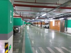-中庚漫游城停车场