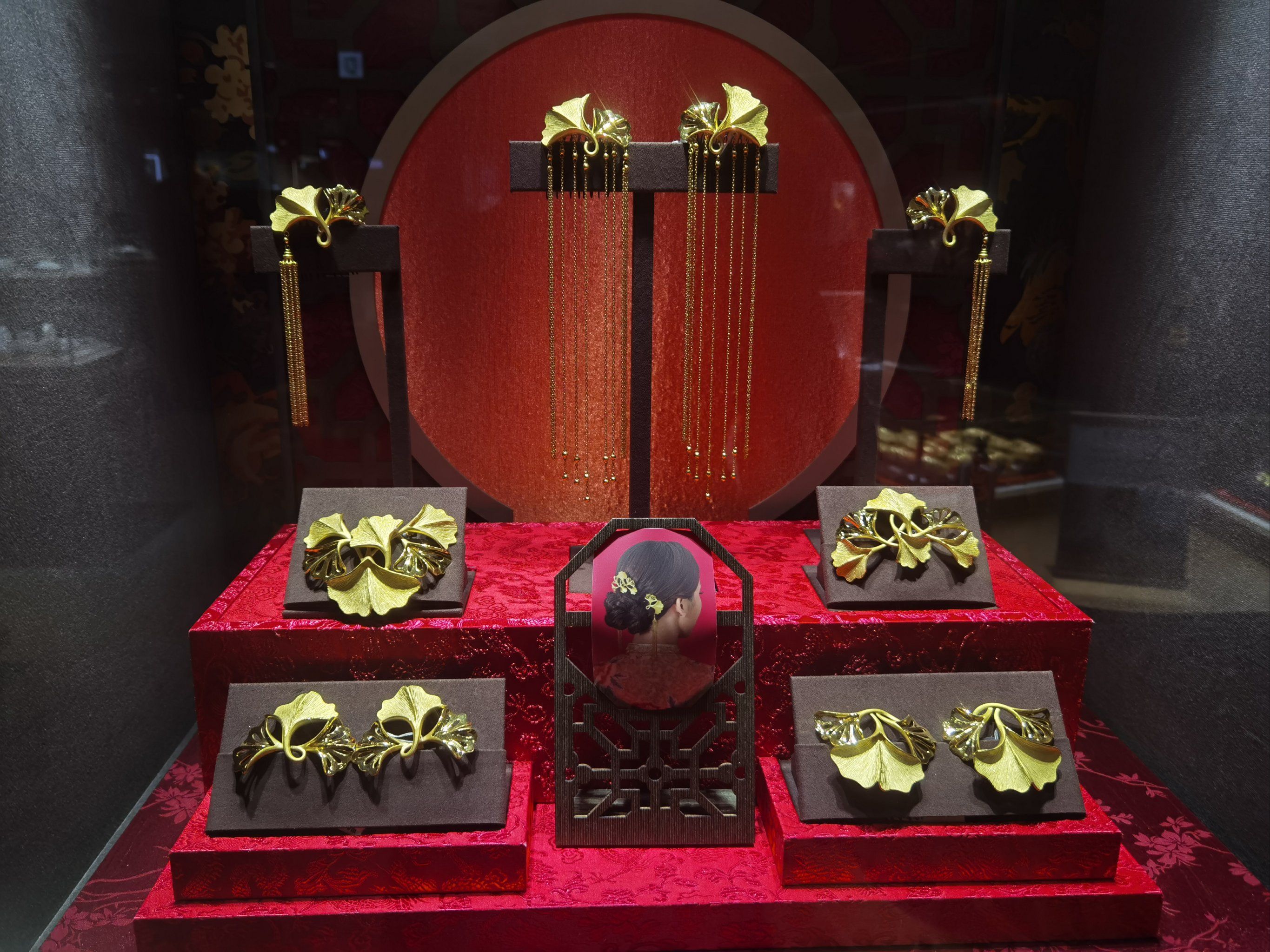 周生生婚嫁头饰银杏系列