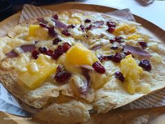 红酒雪梨水果脆薄饼-圣彼得堡观江俄餐厅(中央大街黑金冠店)