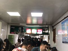 等位区-清真白建强牛肉面(金雁花园店)