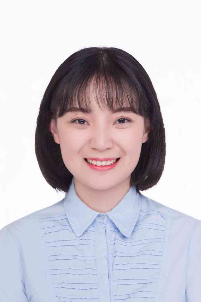 打分 来拍证件照,化妆师很用心,画的美美的!