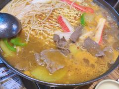 辣牛肉蟹棒鱼饼拉面锅-京玉菲饭店(李村店)