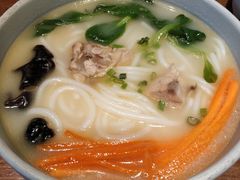 土鸡汤捞米线-云海肴·汽锅鸡·云南菜(天山百盛优客店)